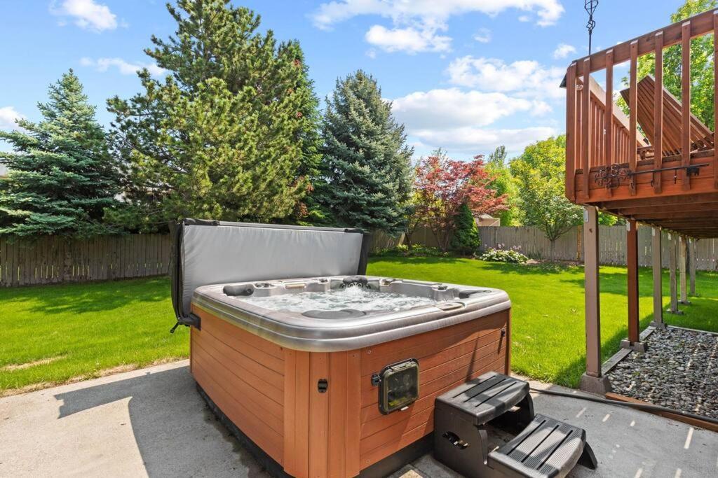 Вілла Hot Tub! Sleeps 8-11Upscale Area Спокен Екстер'єр фото